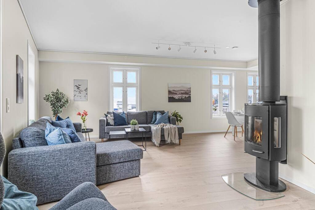 New! Huge Modern Apartment! Fit For Two Families! Bergen Zewnętrze zdjęcie