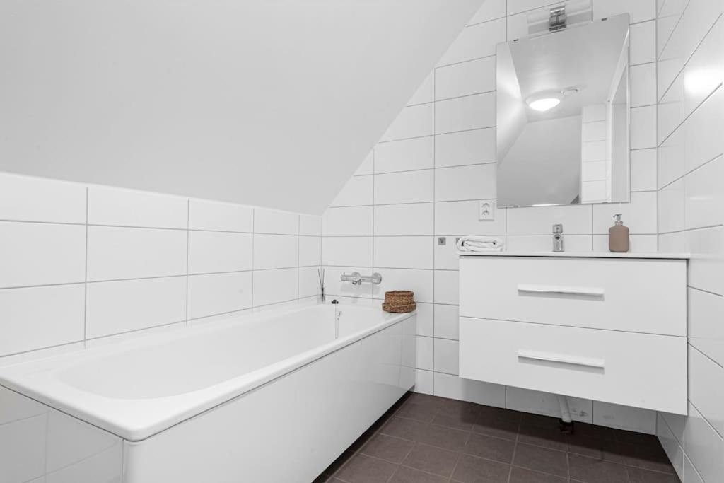 New! Huge Modern Apartment! Fit For Two Families! Bergen Zewnętrze zdjęcie