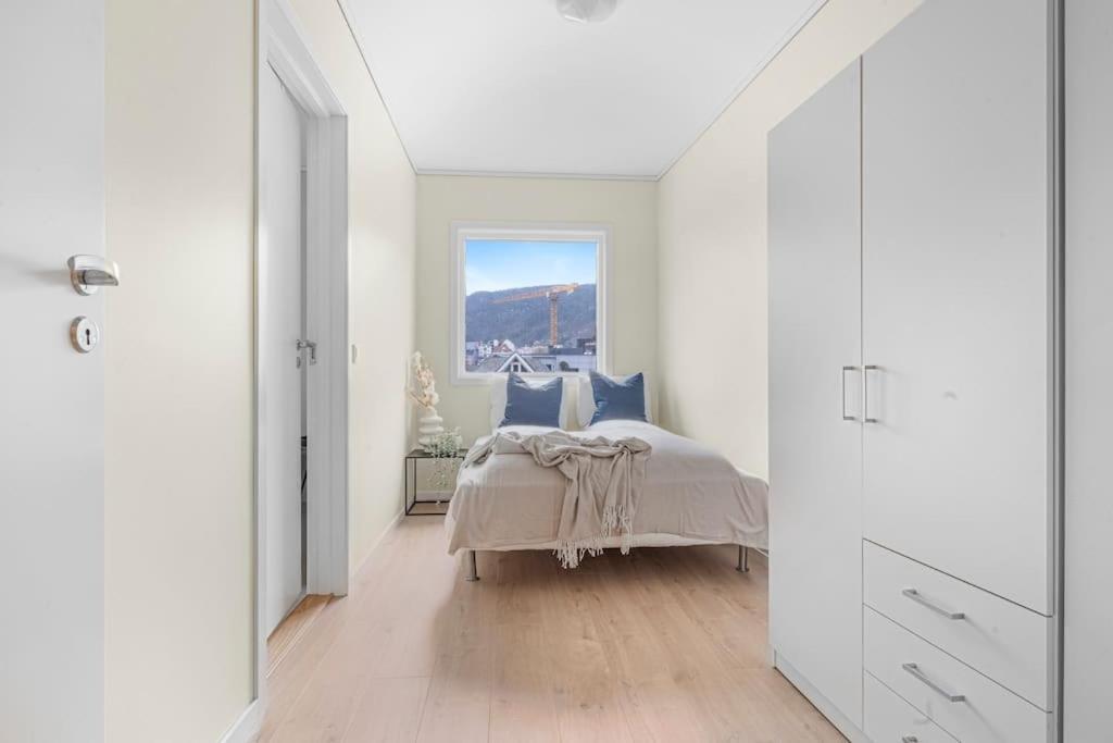 New! Huge Modern Apartment! Fit For Two Families! Bergen Zewnętrze zdjęcie