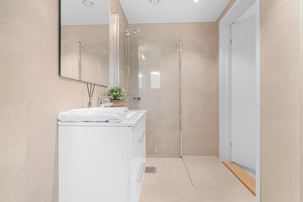 New! Huge Modern Apartment! Fit For Two Families! Bergen Zewnętrze zdjęcie