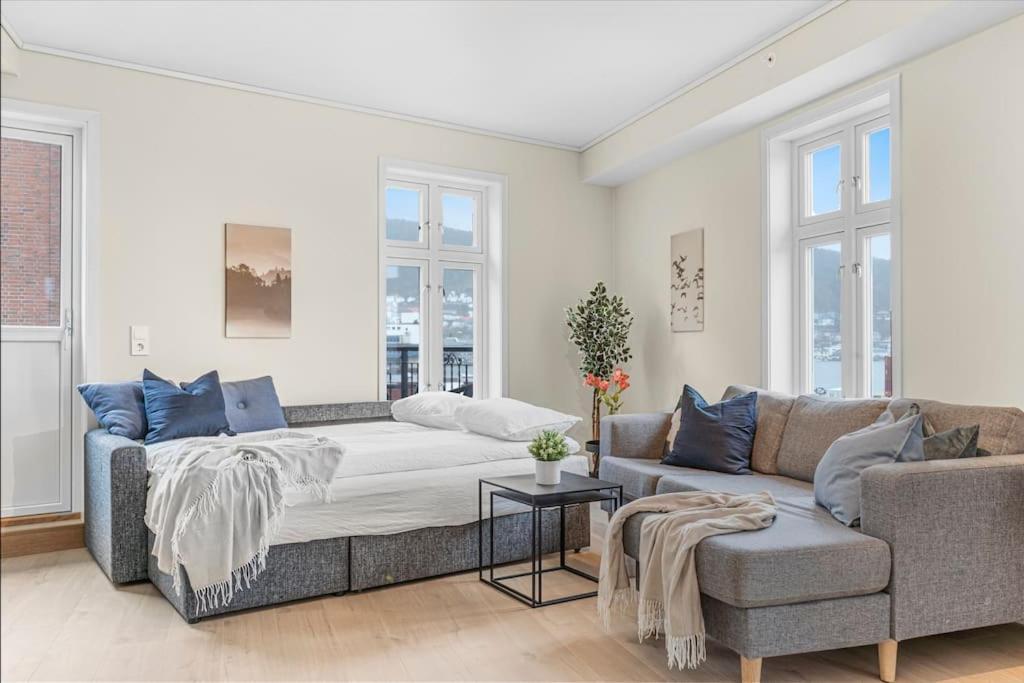 New! Huge Modern Apartment! Fit For Two Families! Bergen Zewnętrze zdjęcie