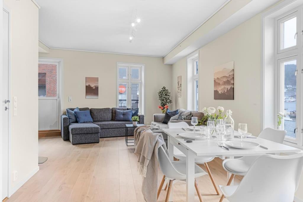 New! Huge Modern Apartment! Fit For Two Families! Bergen Zewnętrze zdjęcie